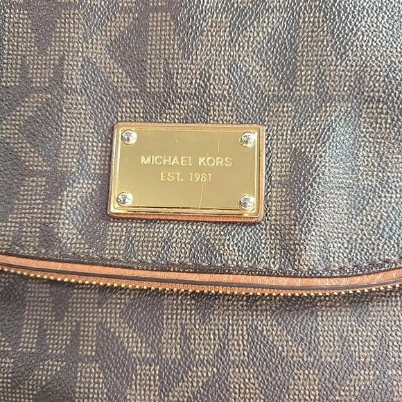 Michael Kors Signature Fold over Brown Leather Shoulder Bag Handbag w/ Tassell - Picture 3 of 13